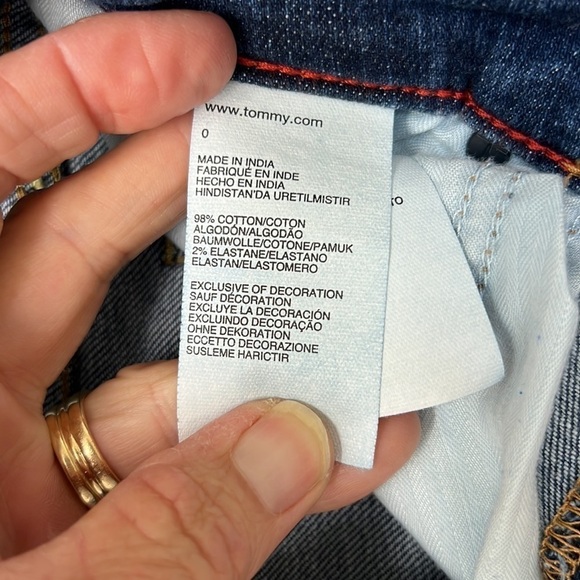 Tommy Hilfiger Bermuda jean shorts,  distressed lines across the front, Sz 0 - Picture 10 of 10